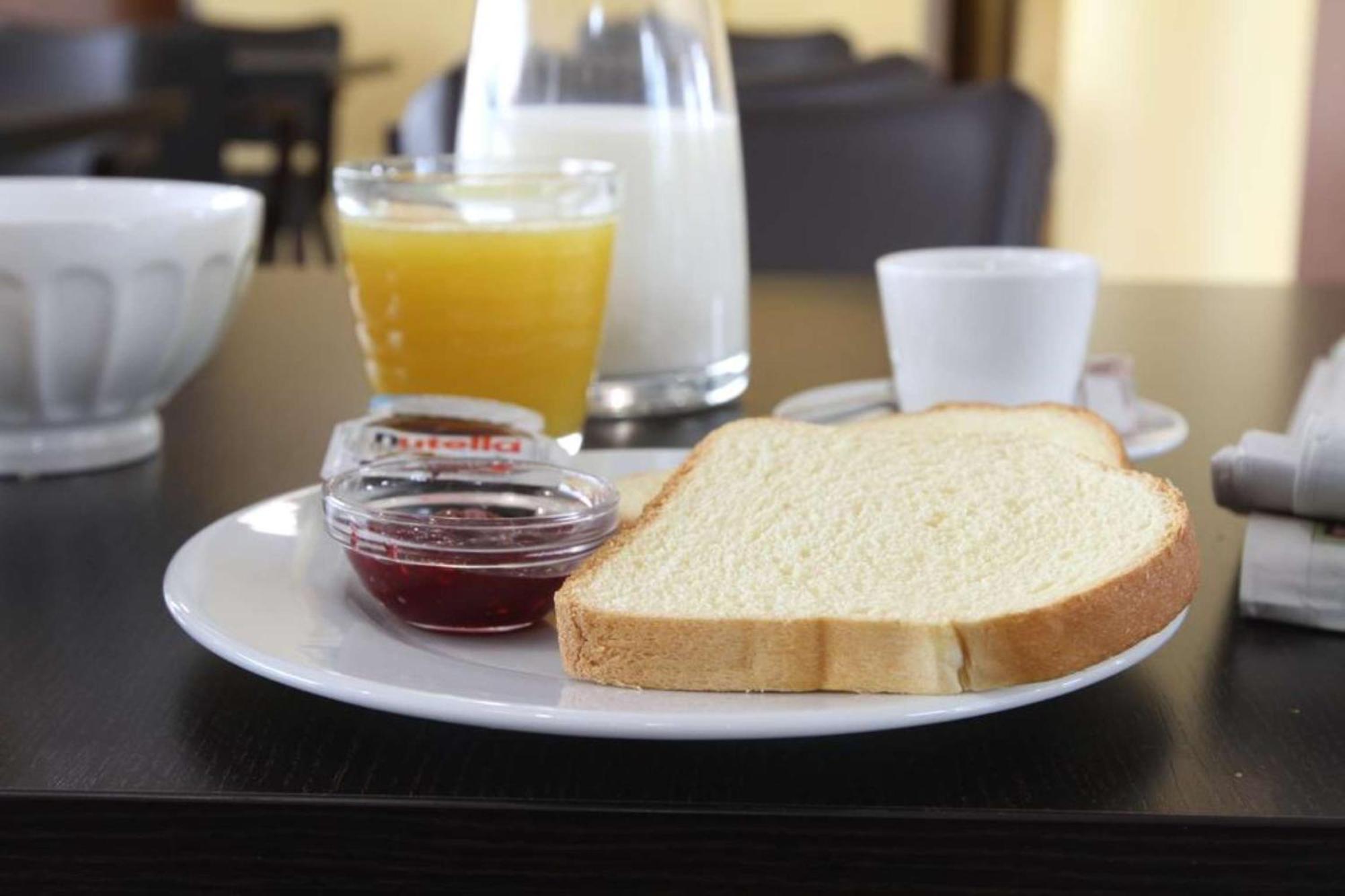 Brit Hotel Confort Villeneuve Sur Lot Bias  Dış mekan fotoğraf