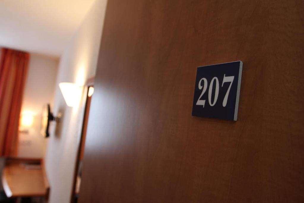 Brit Hotel Confort Villeneuve Sur Lot Bias  Oda fotoğraf
